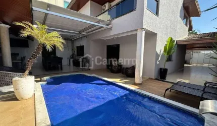 Linda casa, à venda, com 3 dormitórios, sendo 1 suíte, 323 m² de terreno e 311,80m² de construção,