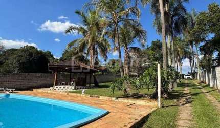Belíssima Chácara à venda, com 2.366,38m² de terreno, fundos com a represa, na Praia dos Namorados,