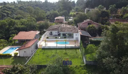 Linda Chácara em condomínio com 4 dormitórios