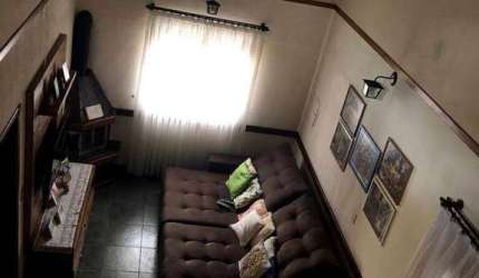 Linda casa com 3 suítes, 5 banheiros e 4 vagas