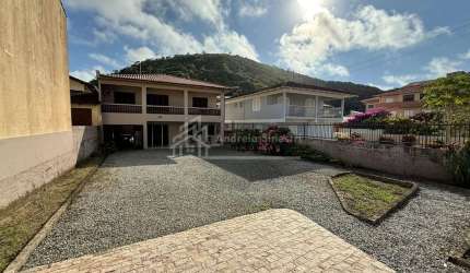 Casa com 5 quartos à venda na Rua Belo Horizonte n. 236, Praia da Saudade, São Francisco do Sul por R$ 1.320.000