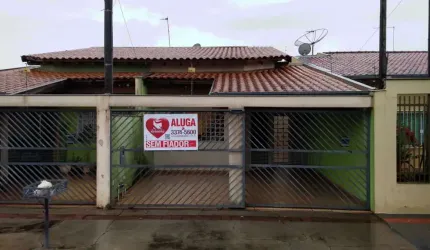 Casa para alugar na região Leste contendo 3 dormitórios sendo 1 suíte.