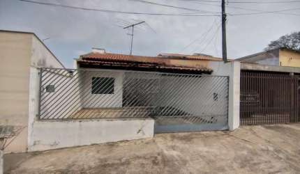 Casa à Venda no Jardim Guararapes com 2 quartos - Região Leste de Londrina