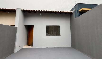 Casa Geminada à Venda com 2 Quartos na Região Norte de Londrina