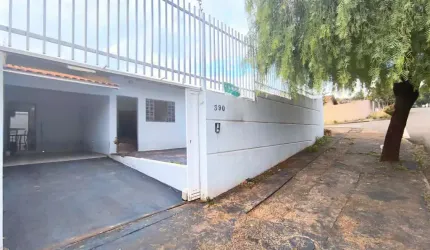 Casa à Venda no Coliseu com 3 quartos e cozinha planejada com eletrodomésticos.