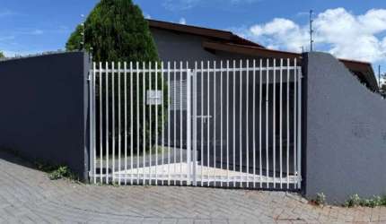 Casa à Venda no Parque Leblon - Com 3 Dormitórios na Região Norte de Londrina