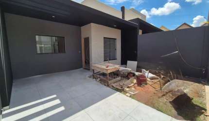 Casa nova para venda com 2 quartos no Jardim Strass, próxima da Avenida Saul Elkind