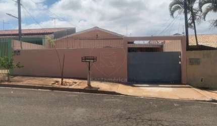 Casa à venda no Cinco Conjuntos - com 4 quartos, sendo 1 suíte