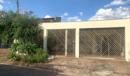 Casa à Venda com 4 quartos no Conjunto Habitacional Violim