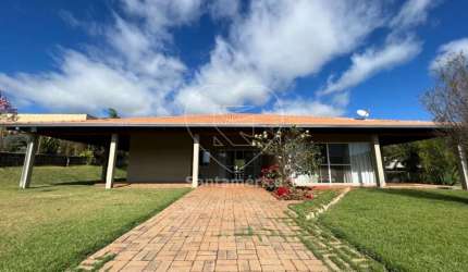Casa no condomínio Terras de Canaã, com 1250m² totais e 300m² privativos.