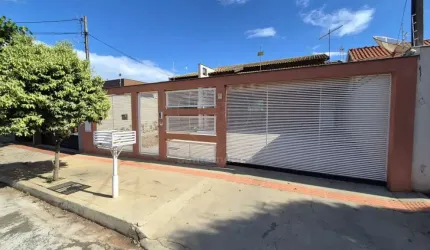 Casa à Venda na Região Norte - 4 Quartos, 2 Suítes em Londrina