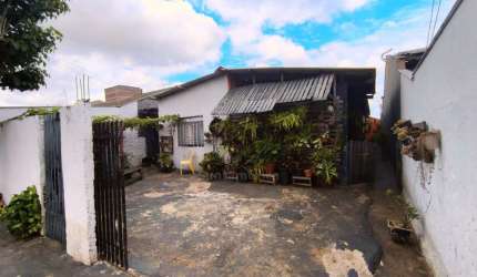 Casa à Venda na Região Leste de Londrina com 3 dormitórios sendo 1 suíte
