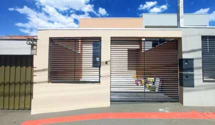 Casa à venda com 3 dormitórios sendo 1 suíte na região Norte de Londrina