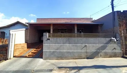 Casa de 160m² Para Venda com Churrasqueira