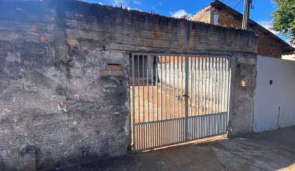 Casa para alugar com 3 dormitórios na região Norte de Londrina.