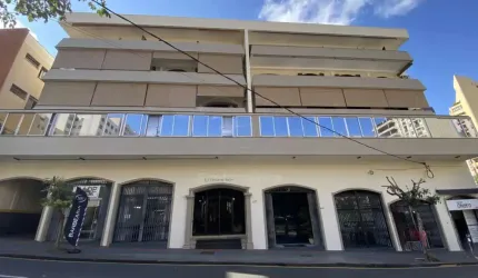 Amplo apartamento à venda no Edifício Princesa Izabel com 3 quartos sendo 1 suíte