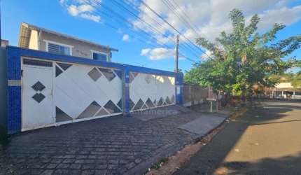 Casa assobradada à venda no jardim Hedy, região Oeste de Londrina, com 4 quartos, sendo 1 suíte