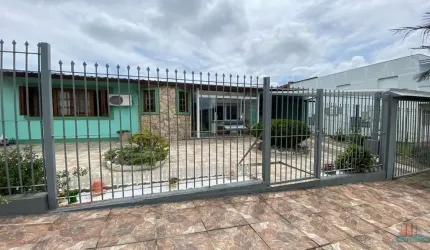Casa com 3 quartos à venda na Doutor Jorge Sehbe, 195, Santa Catarina, Caxias do Sul por R$ 800.000