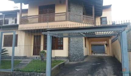 Casa com 4 quartos à venda na Rua Waldemar de Zorzi, 290, Vinhedos, Caxias do Sul por R$ 950.000