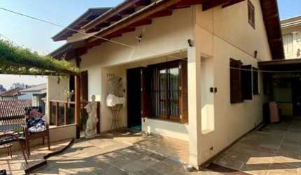 Casa com 3 quartos à venda na Rua General Zeca Netto, 1056, Rio Branco, Caxias do Sul por R$ 1.200.000