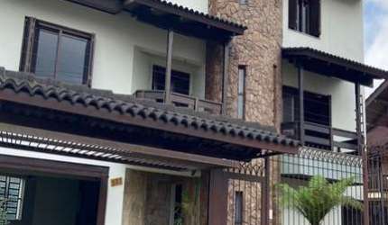 Casa com 5 quartos à venda na Rua Angelo Segalla, 527, Petrópolis, Caxias do Sul por R$ 1.490.000