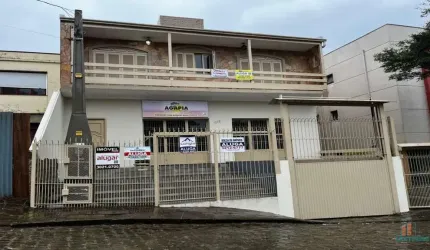 Casa com 3 quartos para alugar na Rua Padre João Schiavo, 1320, Petrópolis, Caxias do Sul por R$ 2.500