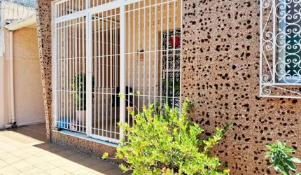Localização segura no Condomínio Bairro Argentino, duas casas