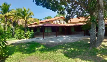 Chácara para Venda em Saquarema, Bacaxá (Bacaxá), 5 dormitórios, 2 suítes, 2 banheiros, 2 vagas