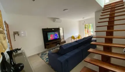 COBERTURA DUPLEX COM 03 DORMITÓRIOS MOBILIADA NA PRAIA DAS TONINHAS