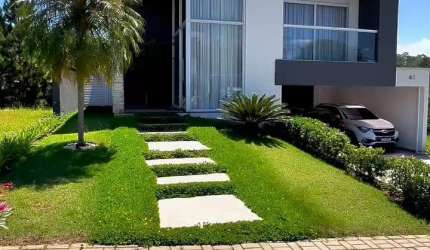 Casa de Alto Padrão à Venda no Reserva Santa Anna – 3 Suítes, Piscina e Vista para Área Verde