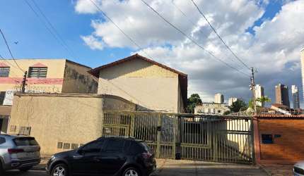 Oportunidade de Investimento — 3 Sobrados em Localização Privilegiada