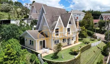 Sunset Boulevard: Casa em condomínio com vista panorâmica e muito sol
