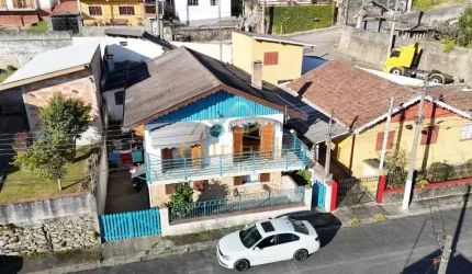Casa térrea com varanda na Vila Guarani - Oportunidade de Investimento