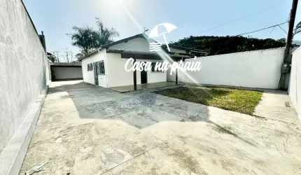 Casa de 2 dormitórios à Venda no bairro da Martim de Sá em Caraguatatuba, SP
