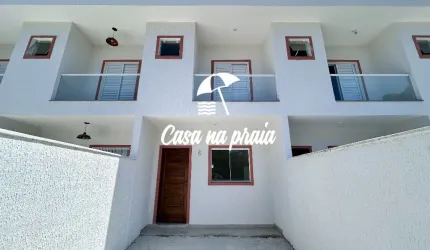 Sobrado com 02 dormitórios, sendo 01 suíte, a 600 metros da praia à Venda no bairro do Massaguaçu em Caraguatatuba, SP