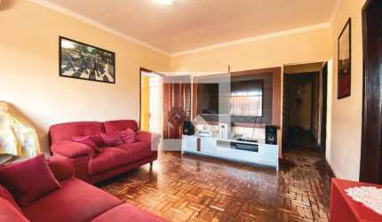 Casa à venda com 230m², 4 quartos e 1 vaga