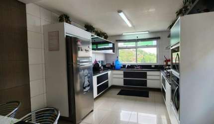 Casa de Luxo em Condomínio Fechado à venda com 244m², 2 quartos e 3 vagas de garagem