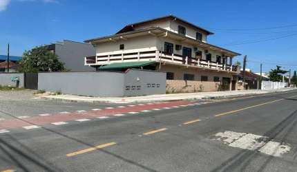 Predio Residencial C/Aprox.550m2 C/06Aptos e Terreno C/Area de 861m2 No Bairro Aventureiro!