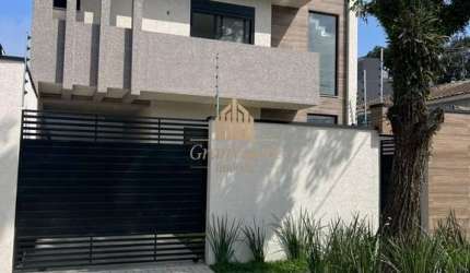 Sobrado à venda de frente para rua com terraço