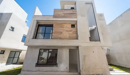 Sobrado com 3 suítes e terraço á venda