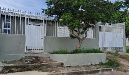 Excelente Oportunidade! Casa de 3 Quartos (1 Suíte) – Localização Privilegiada