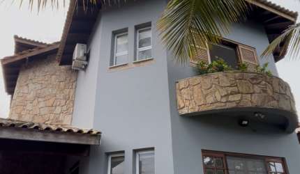Linda casa em condomínio fechado em Bertioga