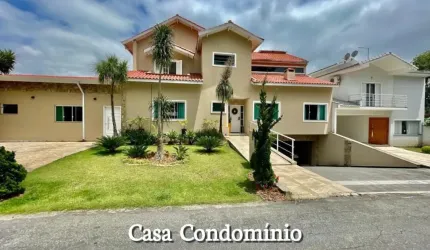 Linda casa de alto padrão no condomínio Aruã !