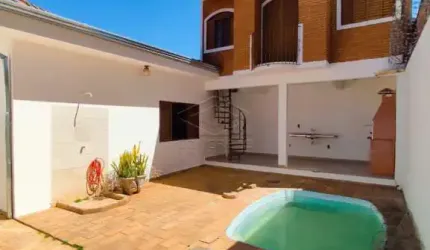 CASA COM 04 DORMITÓRIOS PRÓX. AO SUPERM. CONFIANÇA MAX