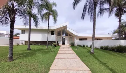 Linda casa em condomínio fechado no residencial COLONIAL.