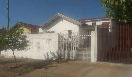 CASA COM EDÍCULA - GEISEL