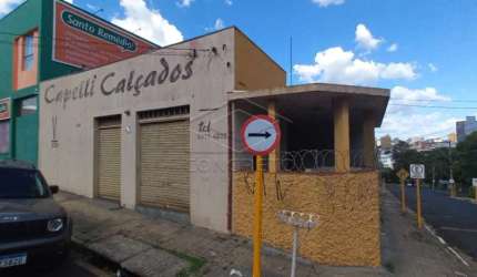 IMÓVEL DE ESQUINA PARA REFORMA RESIDENCIAL OU COMERCIAL - ESQUINA COM O PREDIO DO FORUM
