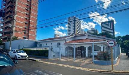 Casa ampla na HENRIQUE SAVI para VENDA!