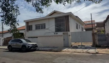 Residência bem localizada com 03 dormitórios - Jardim Estoril