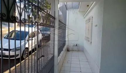 Linda casa na rua SILVA JARDIM!